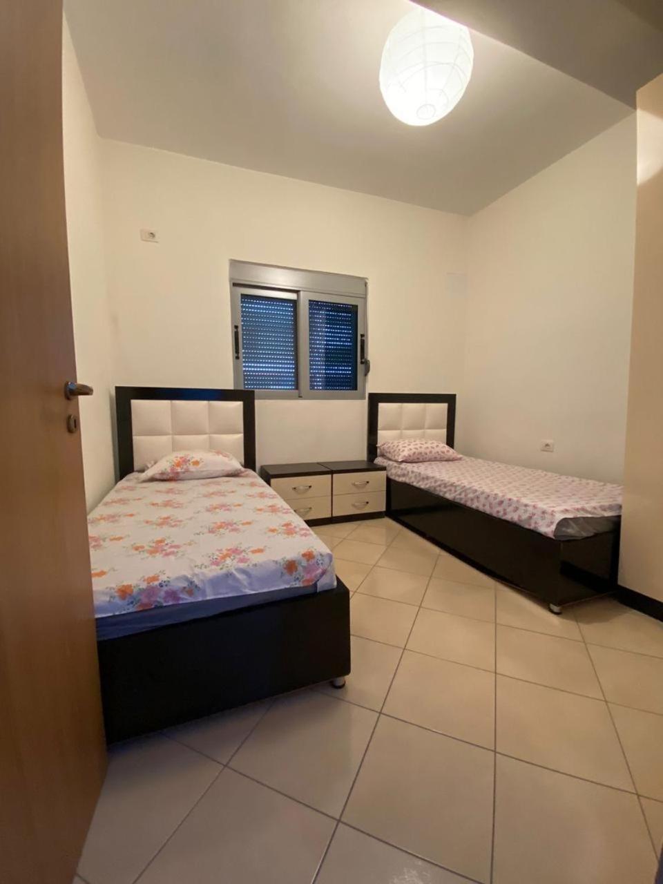 Tulipani Apartments Near Promenade Sarandë エクステリア 写真