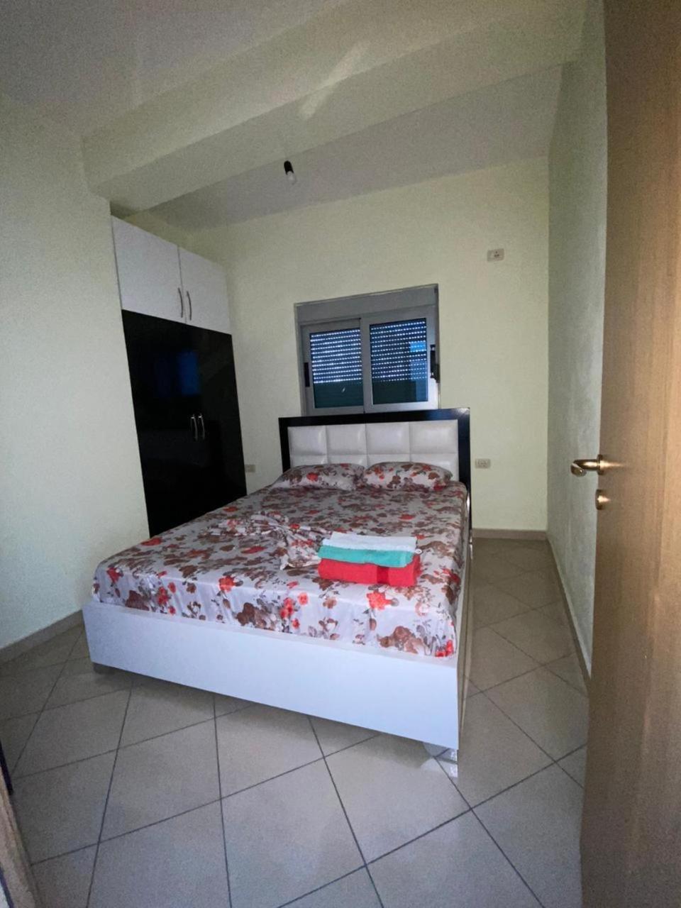 Tulipani Apartments Near Promenade Sarandë エクステリア 写真