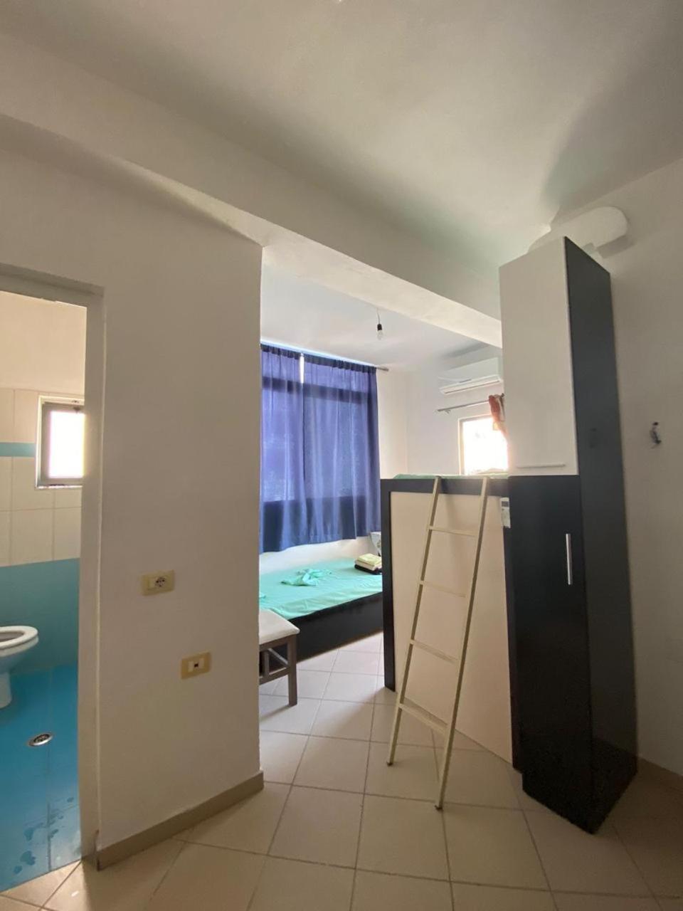 Tulipani Apartments Near Promenade Sarandë エクステリア 写真